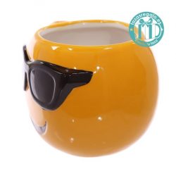 Taza original emoticono con gafas de sol